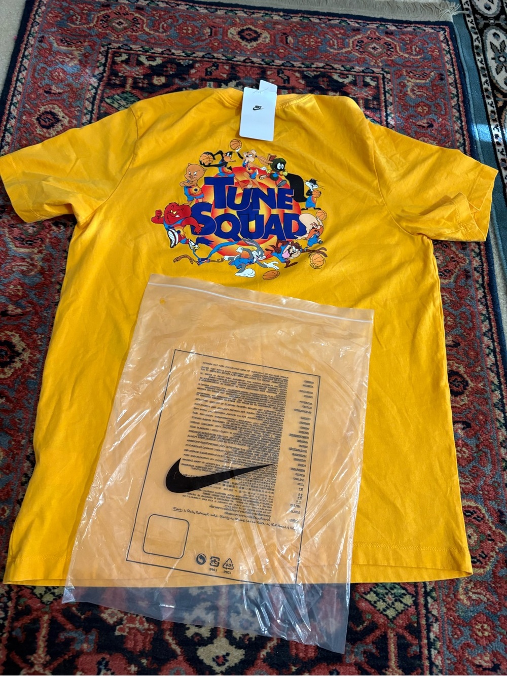 New with tag Nike Space Jam Tune Squad Shirt Size L  NWT (A5)